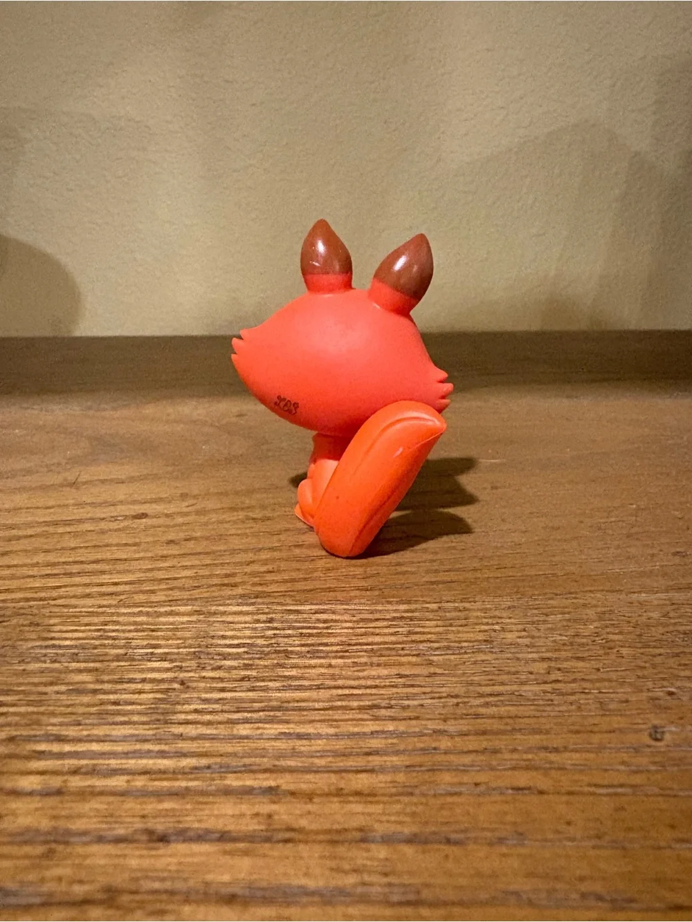 Orange Small Pet LPS Figurine with Teal Eyes - Decorative Toy